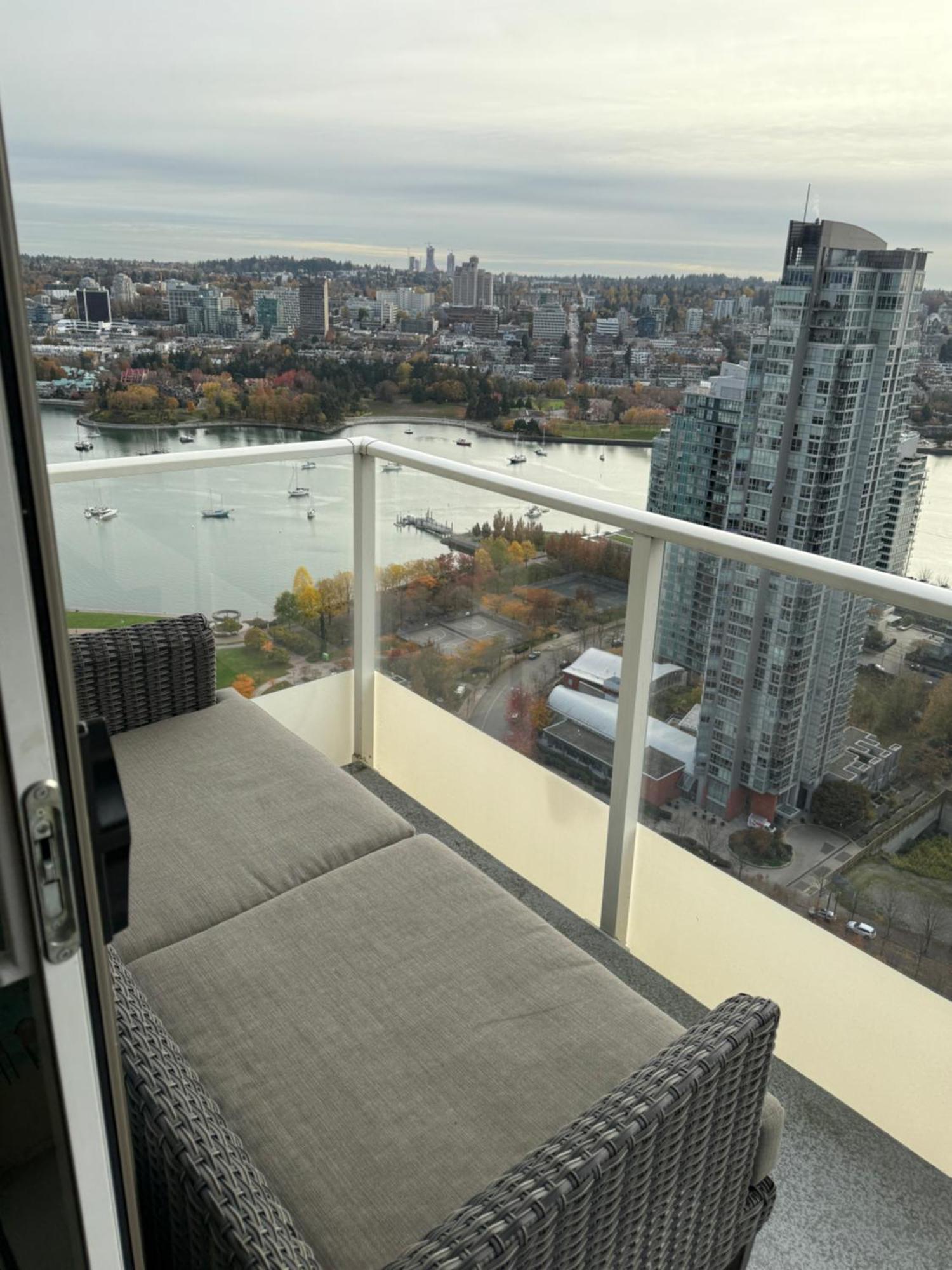 Beautiful 1 Bedroom Condo In Yaletown Vancouver Exterior photo